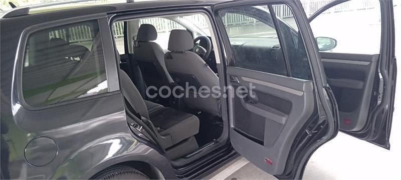 Negro Usado 2010 VW Touran Advance Monovolumen | 7200 € - Imagen 1/4