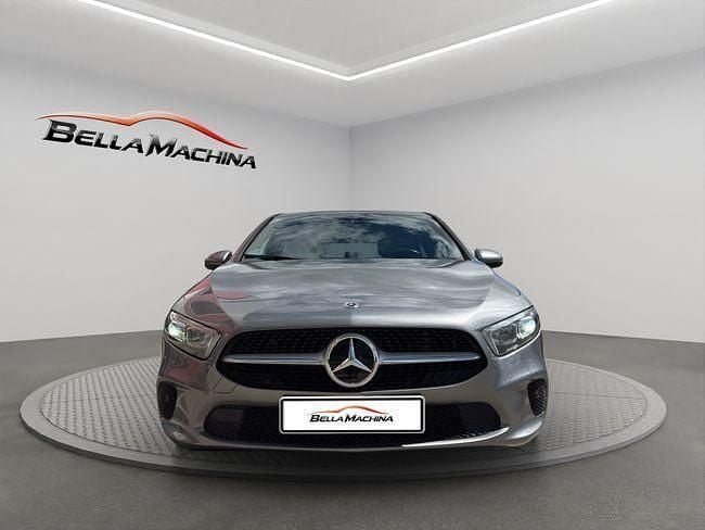 Usado Mercedes A180 116 CV (85 kW) 2022 Gris / plata Berlina