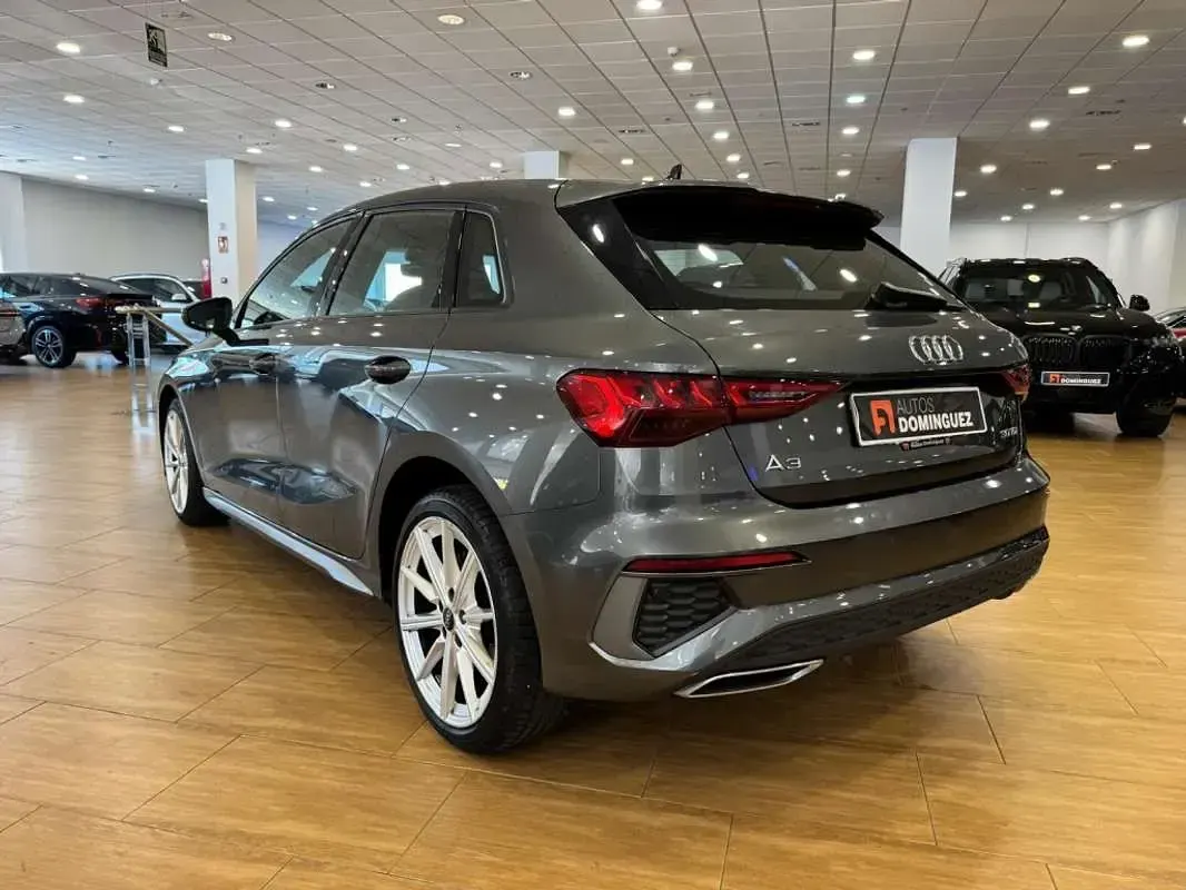 Usado Audi A3 Sportback S-Line 116 CV (85 kW) 2023 Gris Utilitario
