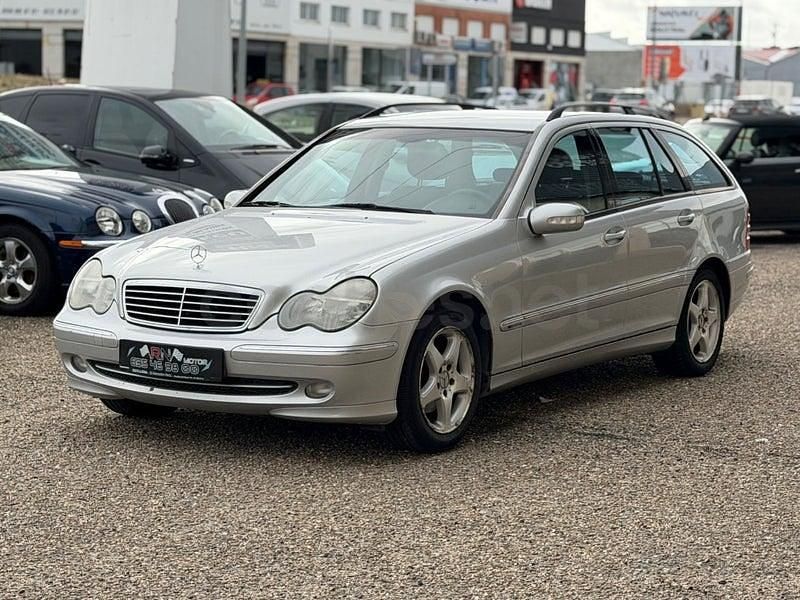 Usado Mercedes C220 Avantgarde 143 CV (105 kW) 2002 Gris / plata Familiar