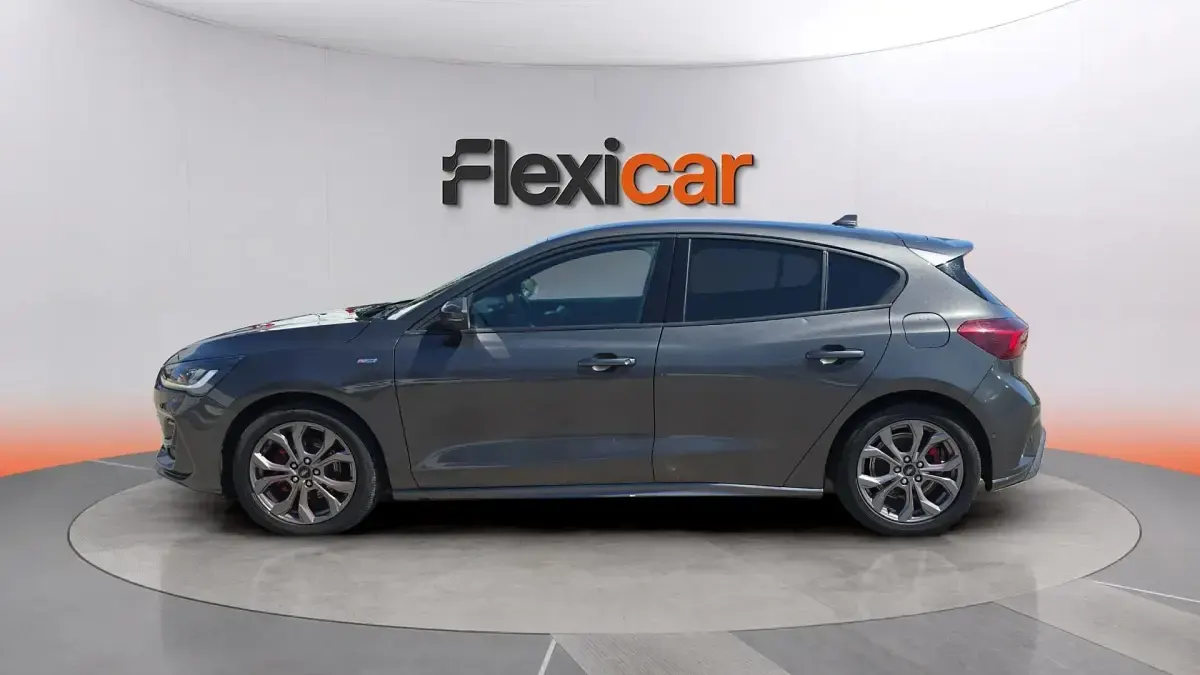 Usado Ford Focus ST-Line 125 CV (91 kW) 2022 Gris Berlina