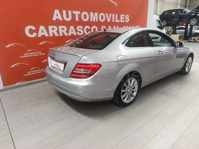 Usado Mercedes C250 204 CV (150 kW) 2012 Gris / plata Coupe