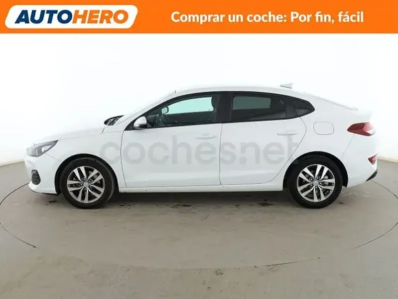 Usado Hyundai i30 120 CV (88 kW) 2020 Blanco Berlina