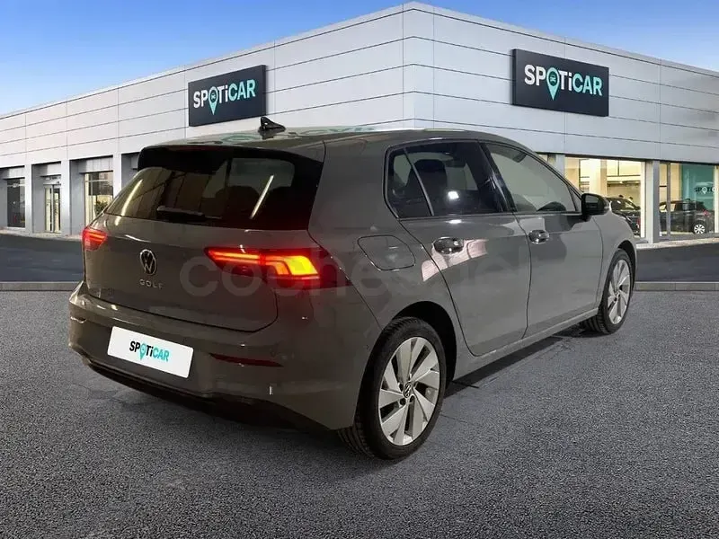 Usado VW Golf VIII 115 CV (84 kW) 2025 Gris / plata Berlina