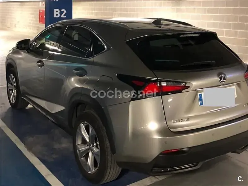 Usado Lexus NX300h Luxury Line 197 CV (144 kW) 2015 Gris / plata SUV