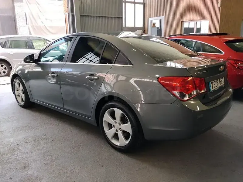 Usado Chevrolet Cruze LT 150 CV (110 kW) 2009 Gris / plata Berlina