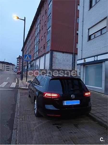 Usado VW Passat Sportline 150 CV (110 kW) 2018 Negro Familiar