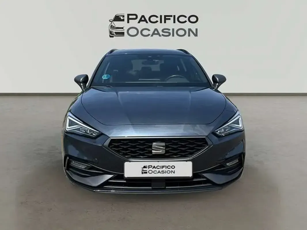 Usado Seat Leon ST FR 110 CV (80 kW) 2023 Gris Familiar