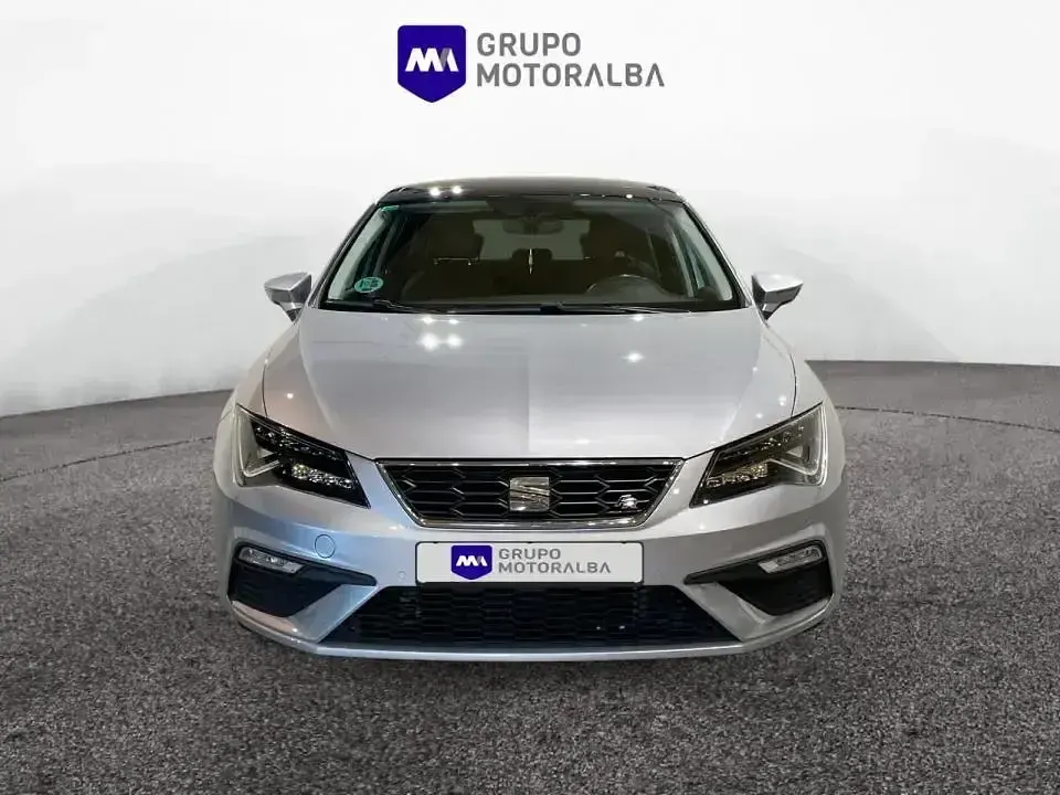 Usado Seat Leon FR 125 CV (91 kW) 2017 Gris / plata Familiar