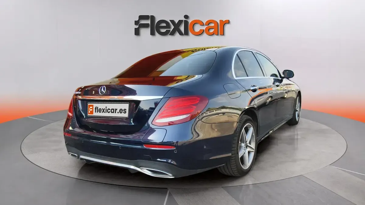 Usado Mercedes E300 306 CV (225 kW) 2020 Azul Berlina