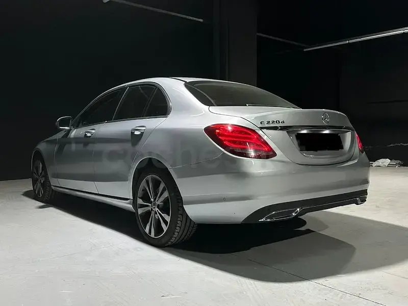 Usado Mercedes C220 194 CV (142 kW) 2018 Gris / plata Berlina