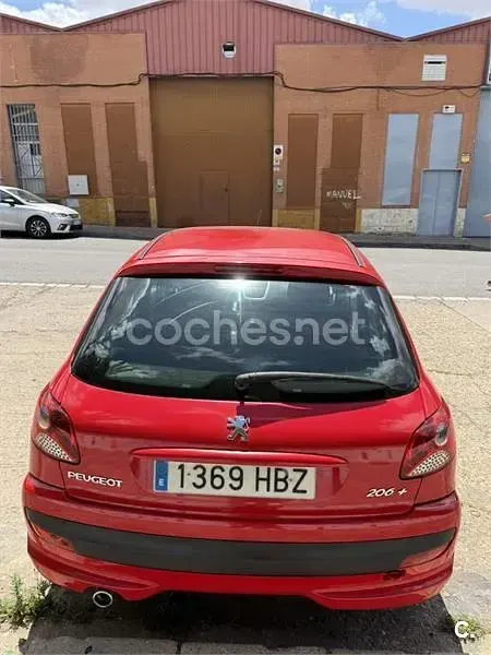Usado Peugeot 206+ 75 CV (55 kW) 2011 Rojo Utilitario