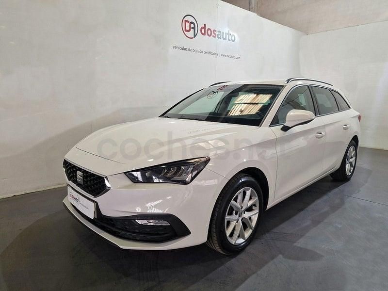 Usado Seat Leon Style 150 CV (110 kW) 2021 Blanco Familiar