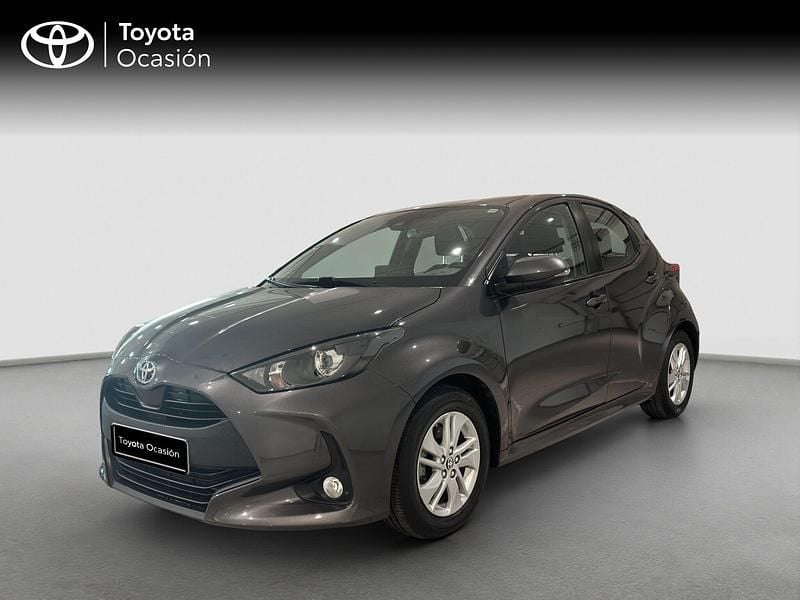 Gris Usado 2021 Toyota Yaris Active | 18.490 € (Precio justo) - Imagen 1/4