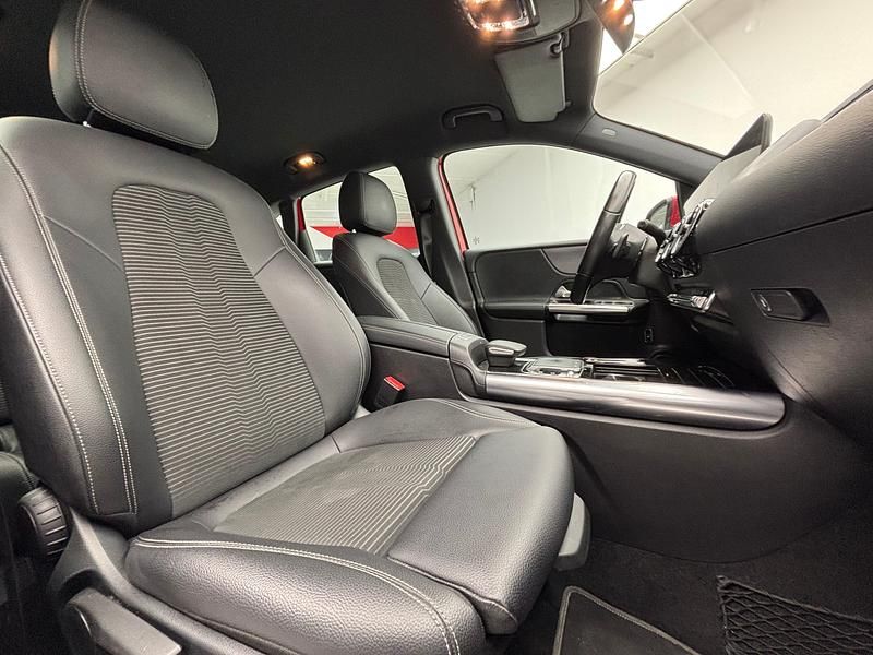 Usado Mercedes B200 150 CV (110 kW) 2019 Rojo Monovolumen