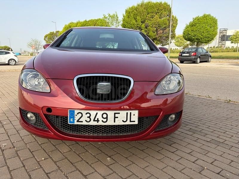 Usado Seat Leon Stylance 140 CV (102 kW) 2007 Granate Utilitario