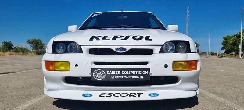 Usado Ford Escort RS 150 CV (110 kW) 1992 Blanco Utilitario