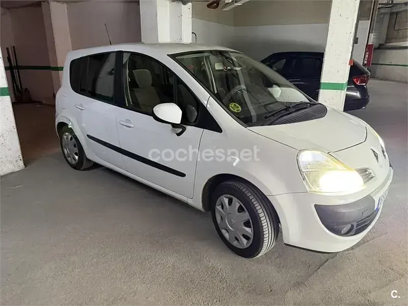 Usado Renault Grand Modus Authentique 75 CV (55 kW) 2009 Blanco Monovolumen
