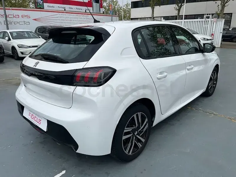 Usado Peugeot 208 Allure 100 CV (73 kW) 2020 Blanco Utilitario