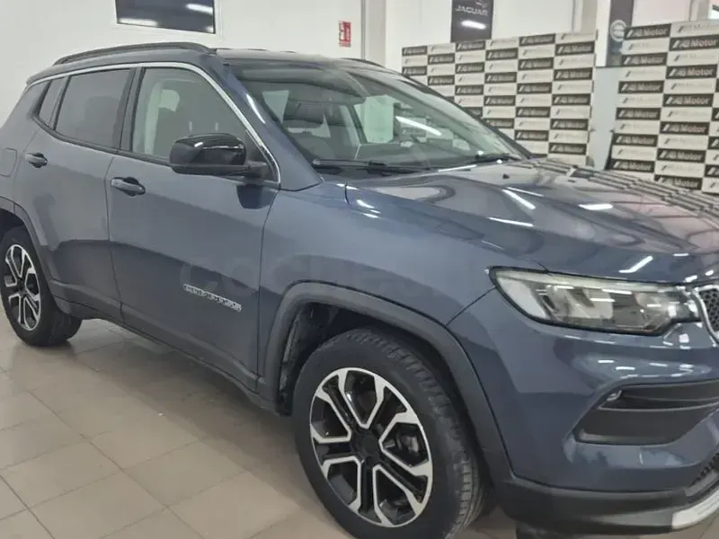 Usado Jeep Compass Altitude 130 CV (95 kW) 2023 Azul SUV