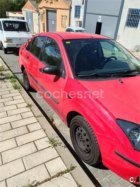 Usado Ford Focus Ambiente 90 CV (66 kW) 2002 Rojo Berlina