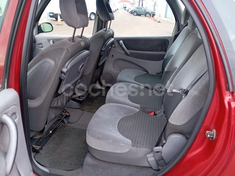 Usado Citroën Xsara Picasso Exclusive 110 CV (80 kW) 2007 Granate Monovolumen