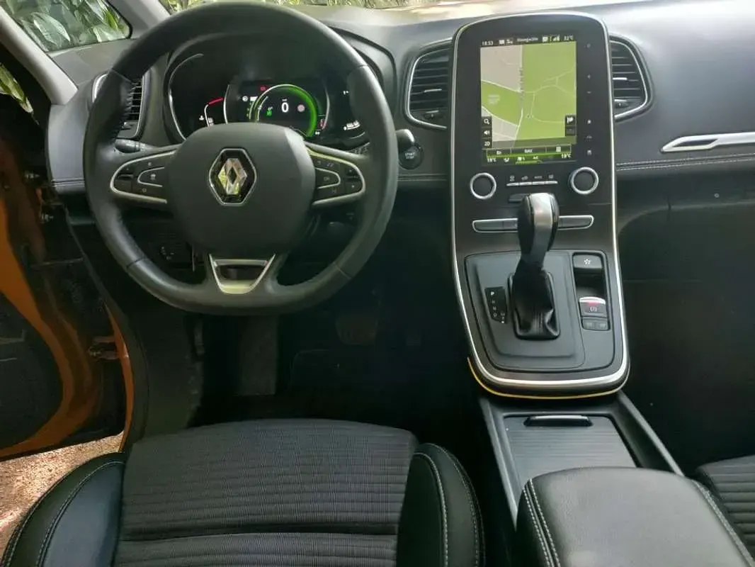 Usado Renault Scénic IV Zen 159 CV (116 kW) 2018 Naranja Monovolumen