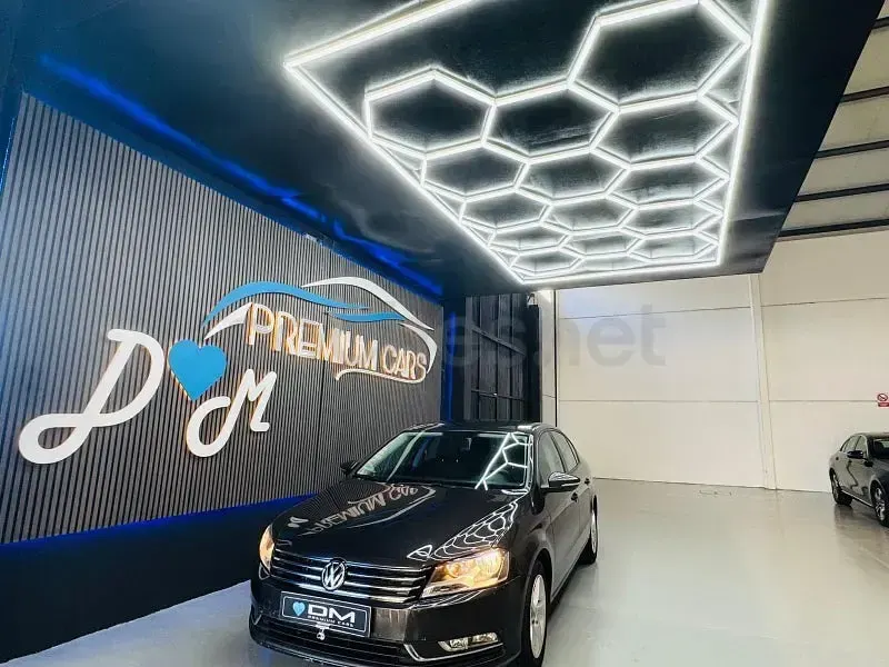Usado VW Passat 140 CV (102 kW) 2012 Negro Familiar