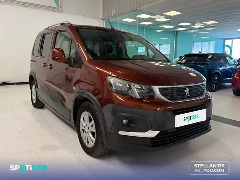 Usado Peugeot Rifter Active 130 CV (95 kW) 2020 Naranja Monovolumen
