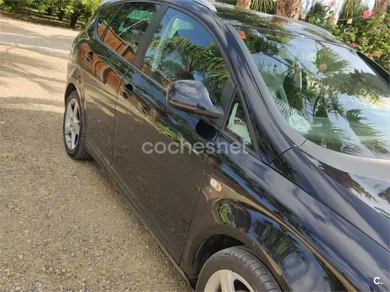 Usado Seat Altea XL Style 140 CV (102 kW) 2010 Negro Monovolumen