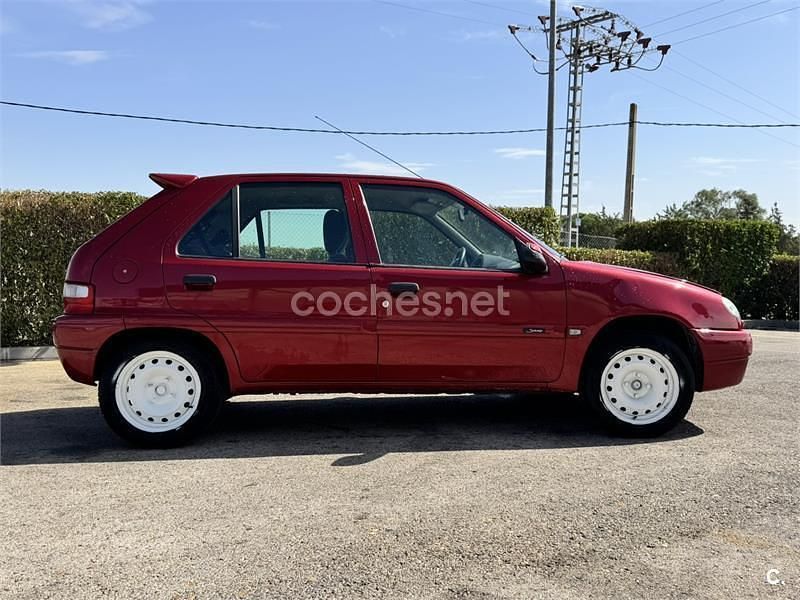 Usado Citroën Saxo Furio 58 CV (42 kW) 2002 Granate Utilitario