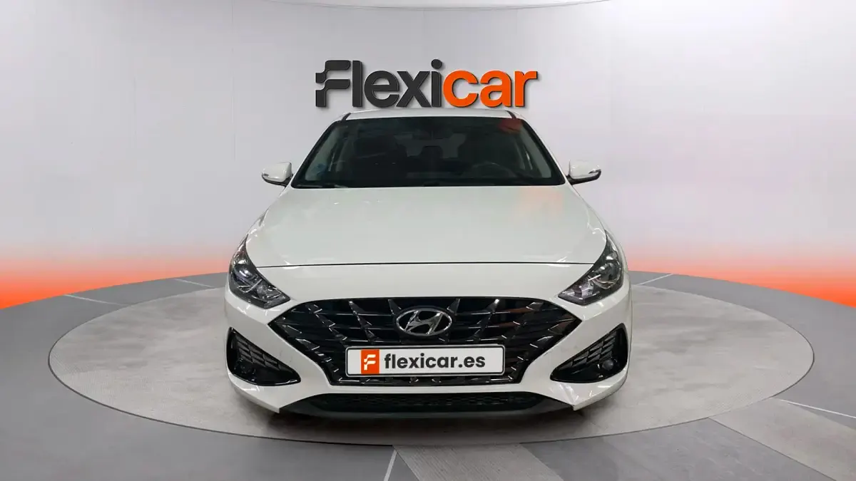 Usado Hyundai i30 120 CV (88 kW) 2022 Blanco Berlina