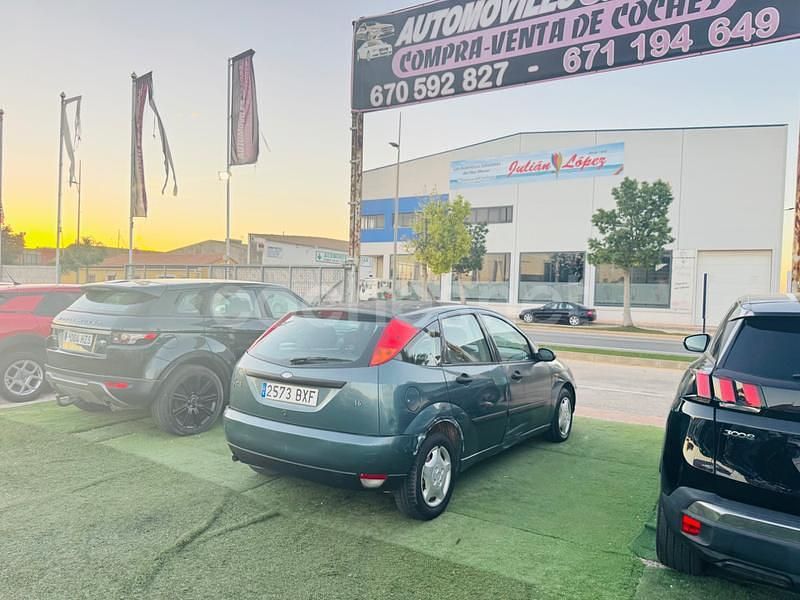 Usado Ford Focus Ghia 100 CV (73 kW) 2002 Verde Berlina