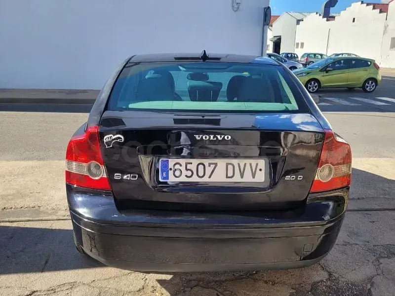 Usado Volvo S40 Momentum 136 CV (100 kW) 2006 Negro Berlina