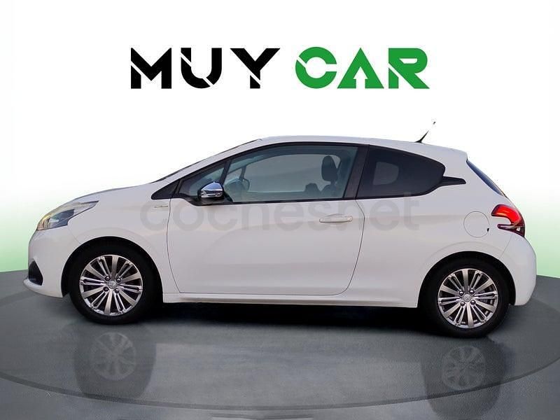 Usado Peugeot 208 Style 82 CV (60 kW) 2018 Blanco Utilitario