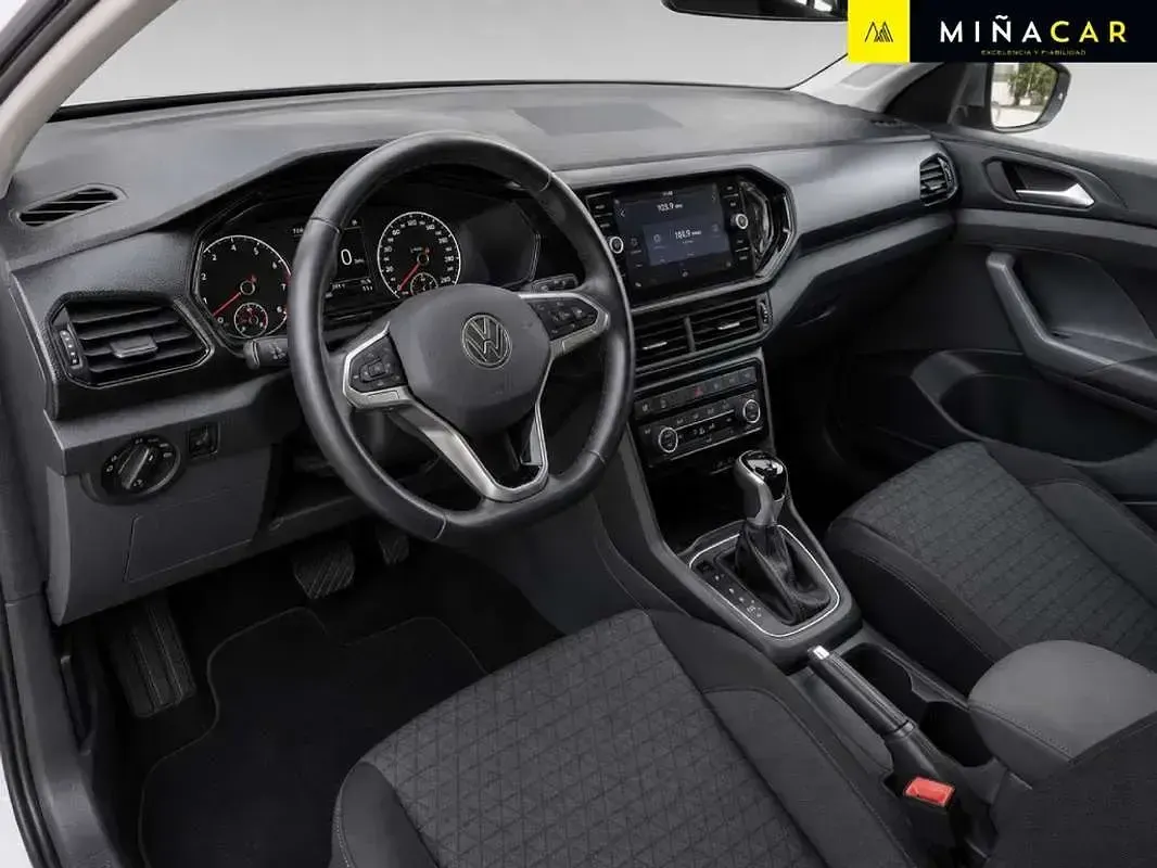 Usado VW T-Cross Advance 110 CV (80 kW) 2021 Gris SUV