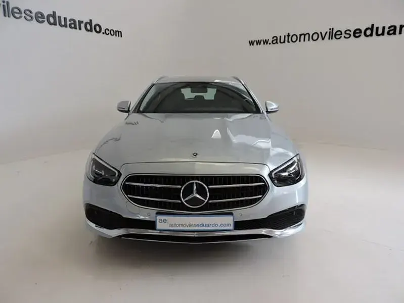 Usado Mercedes E220 194 CV (142 kW) 2022 Gris / plata Familiar