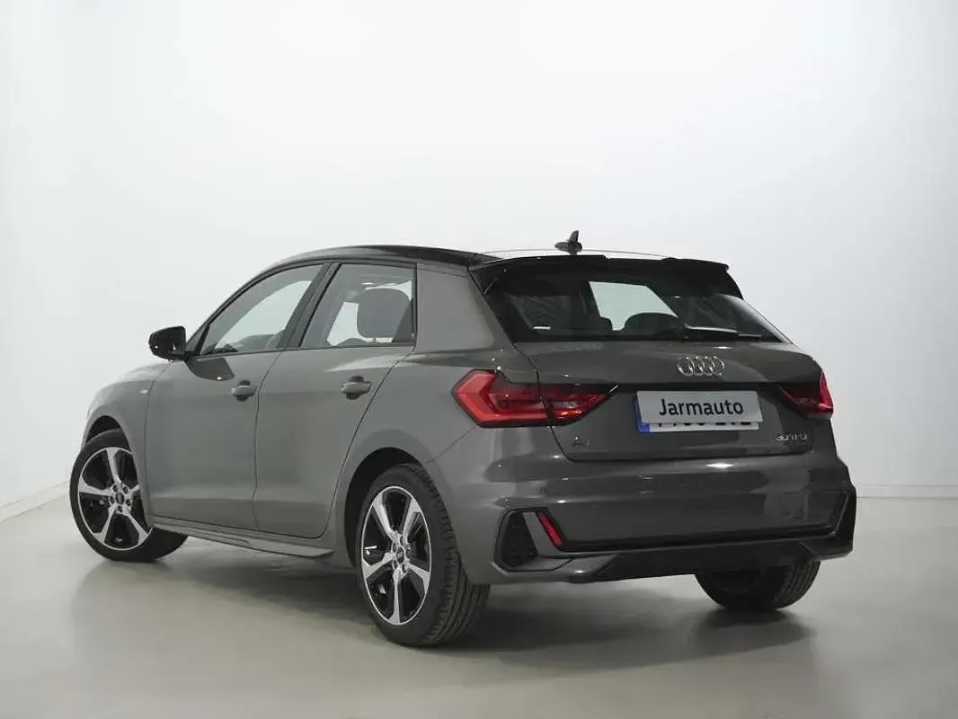 Usado Audi A1 Sportback 110 CV (80 kW) 2022 Gris Utilitario