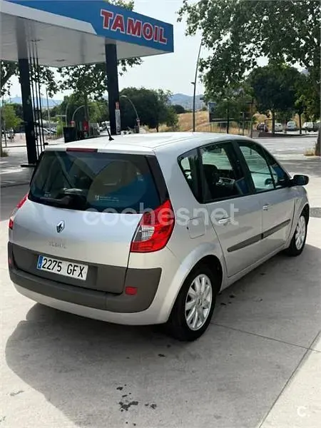 Usado Renault Scénic II Dynamique 110 CV (80 kW) 2008 Gris / plata Monovolumen