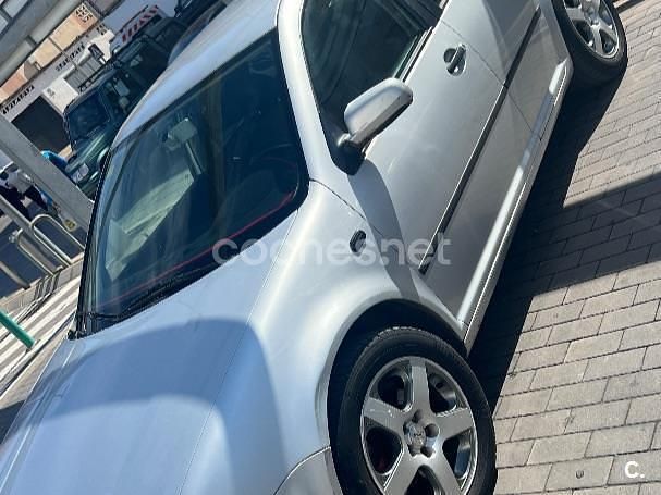 Usado VW Golf IV Highline 130 CV (95 kW) 2001 Gris / plata Berlina