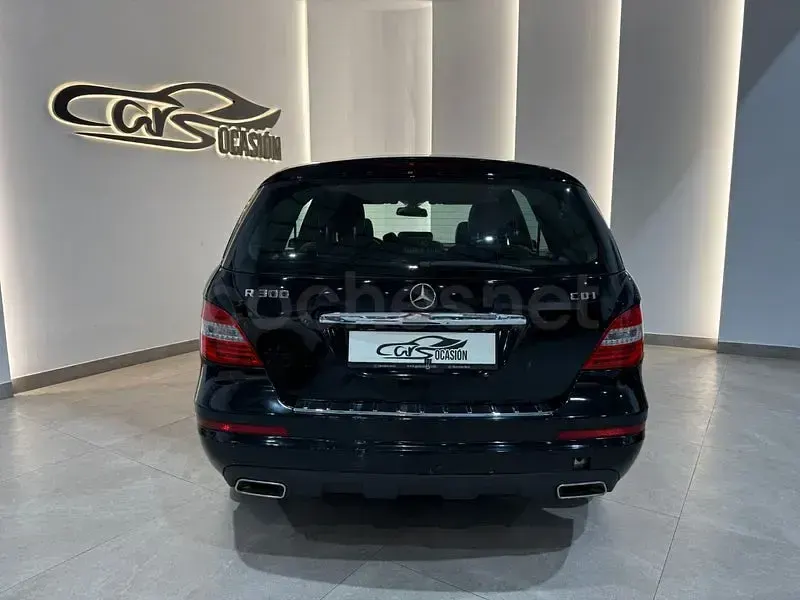 Usado Mercedes R300 190 CV (139 kW) 2011 Negro Familiar