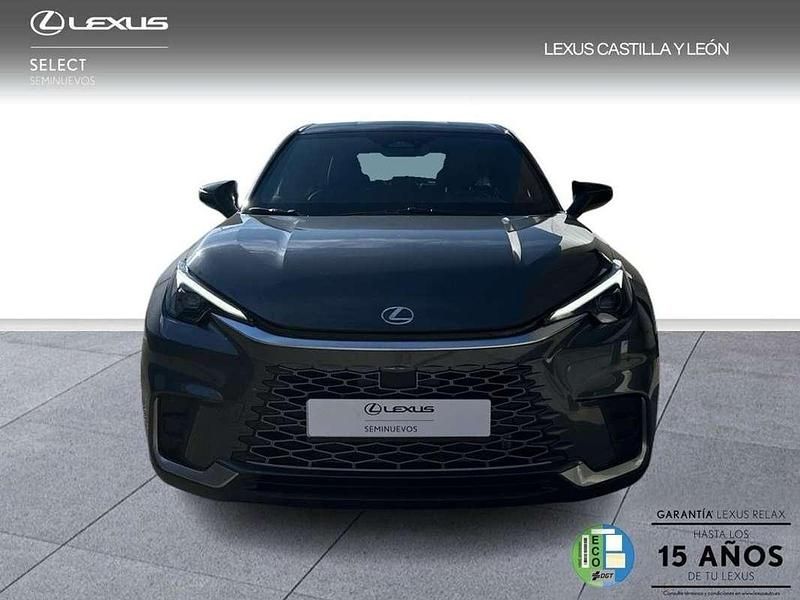 Usado Lexus LBX 136 CV (100 kW) 2025 Gris / plata SUV