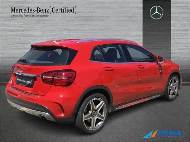 Usado Mercedes GLA200 Style 136 CV (100 kW) 2017 Rojo SUV