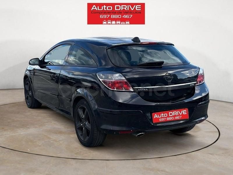 Usado Opel Astra GTC Enjoy 140 CV (102 kW) 2007 Negro Berlina