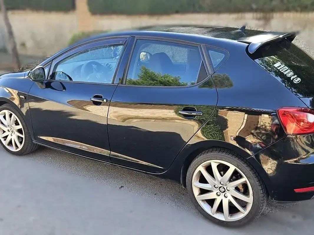 Usado Seat Ibiza Style 105 CV (77 kW) 2016 Negro Berlina