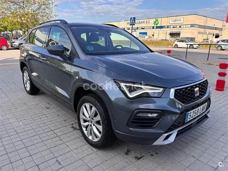 Usado Seat Ateca Style 110 CV (80 kW) 2021 Gris / plata SUV