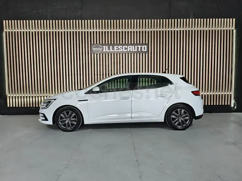 Usado Renault Mégane II Intens 115 CV (84 kW) 2021 Blanco Berlina