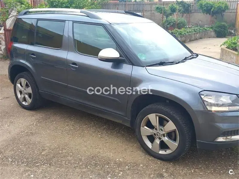 Usado Skoda Yeti Ambition 150 CV (110 kW) 2016 Gris / plata SUV