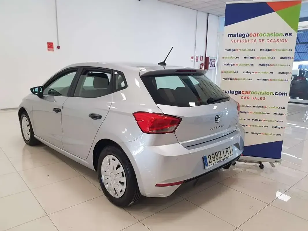 Usado Seat Ibiza Reference 80 CV (58 kW) 2021 Plateado Utilitario