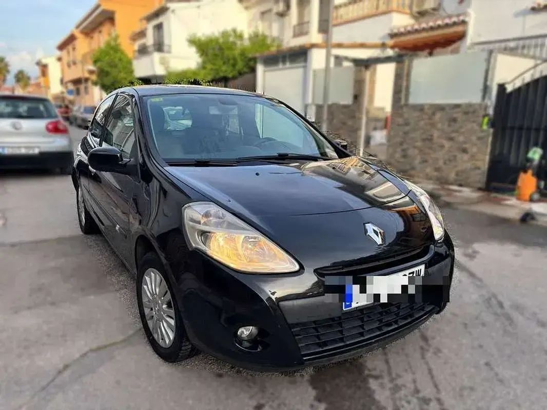 Usado Renault Clio II Authentique 68 CV (50 kW) 2010 Negro Berlina